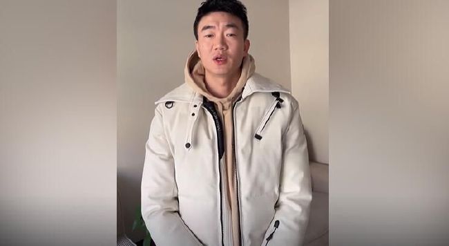 在厨房被朋友从后面挺进